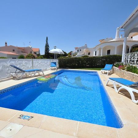 Well-Appointed Villa Is Situated In The Popular Resort Of Vilamoura Quarteira Exteriör bild