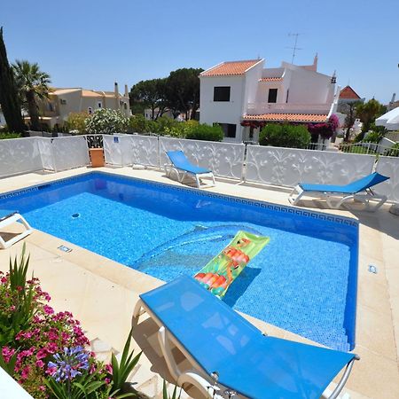 Well-Appointed Villa Is Situated In The Popular Resort Of Vilamoura Quarteira Exteriör bild