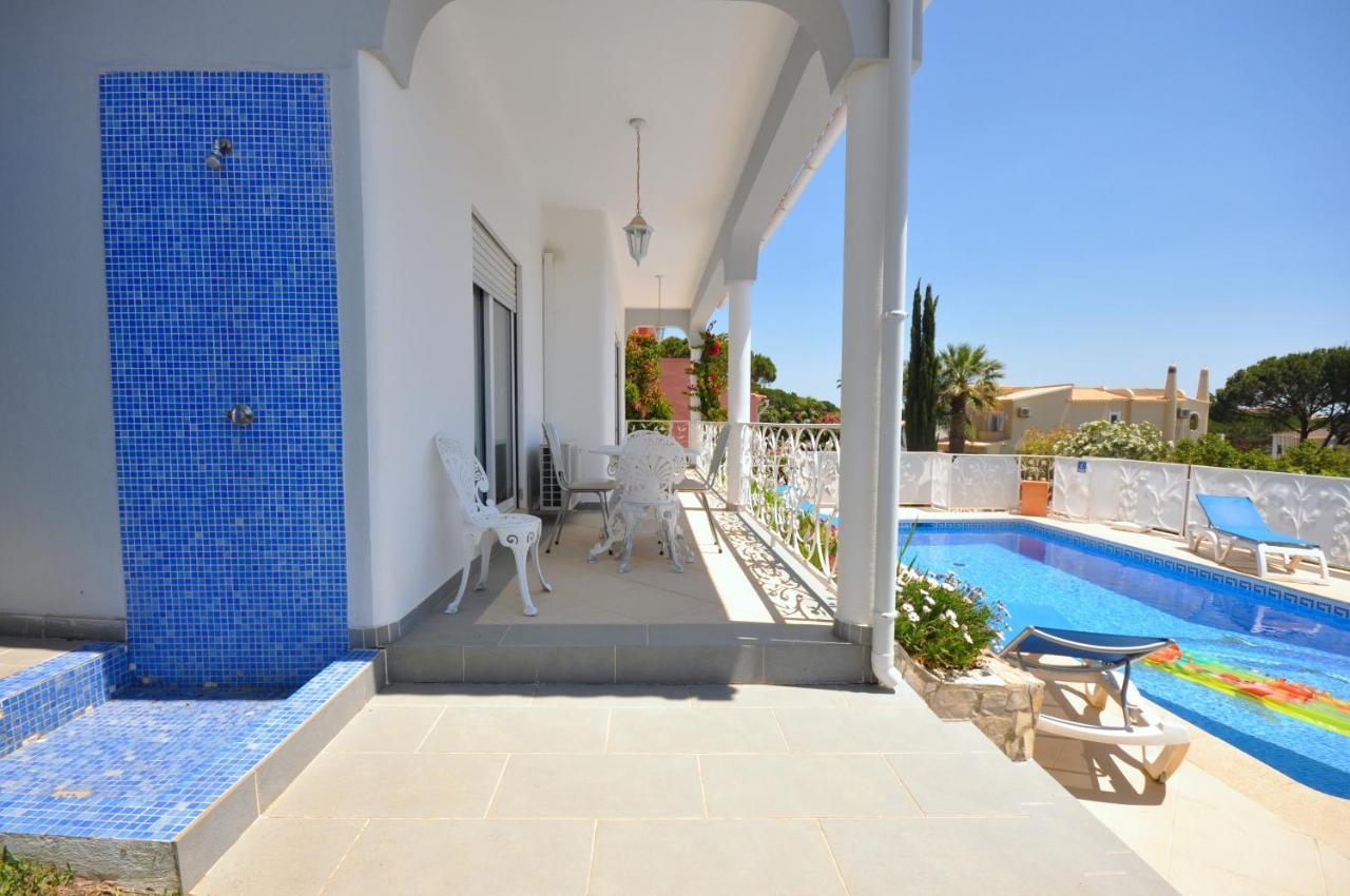 Well-Appointed Villa Is Situated In The Popular Resort Of Vilamoura Quarteira Exteriör bild