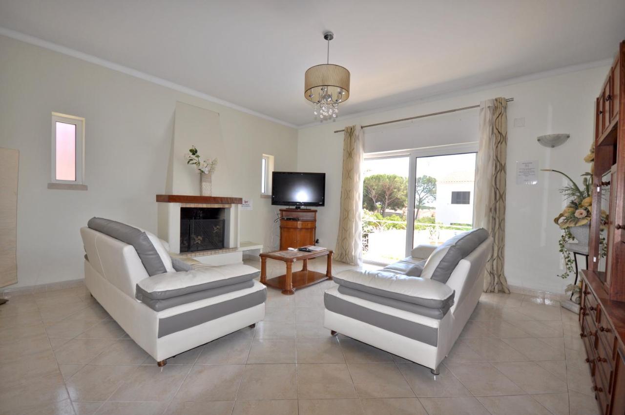 Well-Appointed Villa Is Situated In The Popular Resort Of Vilamoura Quarteira Exteriör bild