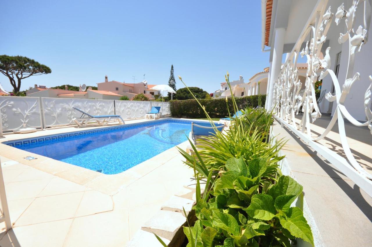 Well-Appointed Villa Is Situated In The Popular Resort Of Vilamoura Quarteira Exteriör bild