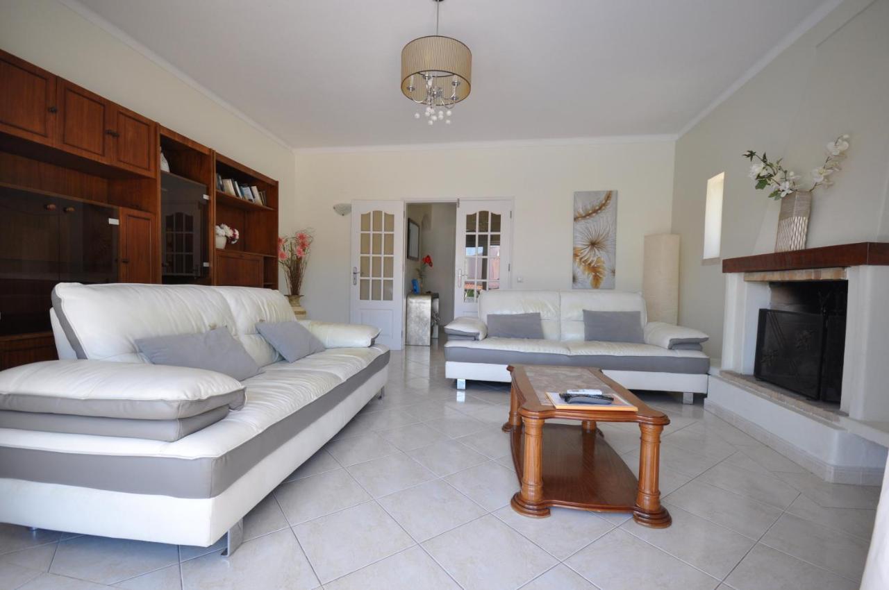 Well-Appointed Villa Is Situated In The Popular Resort Of Vilamoura Quarteira Exteriör bild