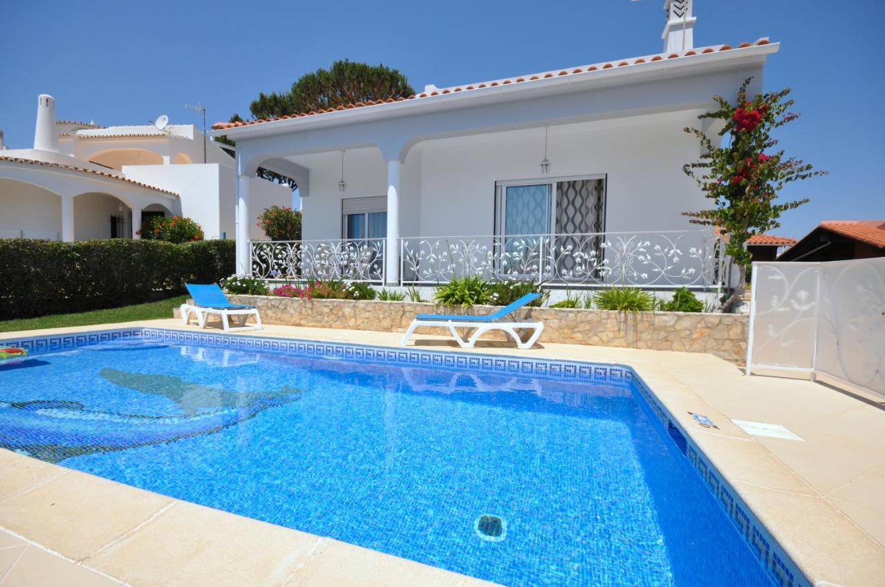 Well-Appointed Villa Is Situated In The Popular Resort Of Vilamoura Quarteira Exteriör bild