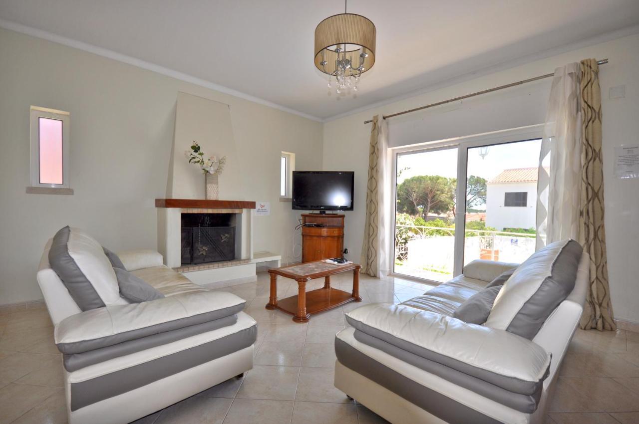 Well-Appointed Villa Is Situated In The Popular Resort Of Vilamoura Quarteira Exteriör bild