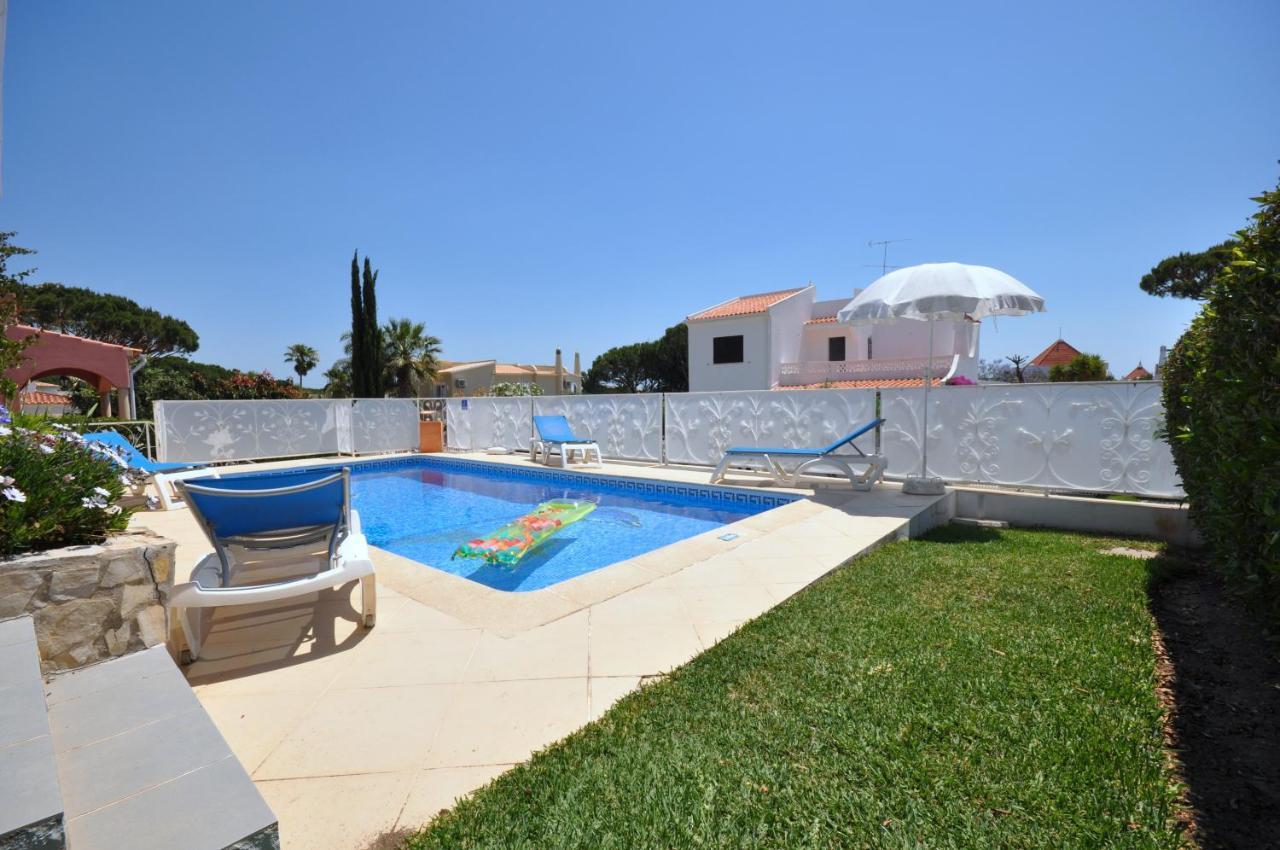 Well-Appointed Villa Is Situated In The Popular Resort Of Vilamoura Quarteira Exteriör bild