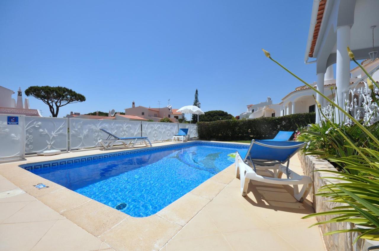 Well-Appointed Villa Is Situated In The Popular Resort Of Vilamoura Quarteira Exteriör bild