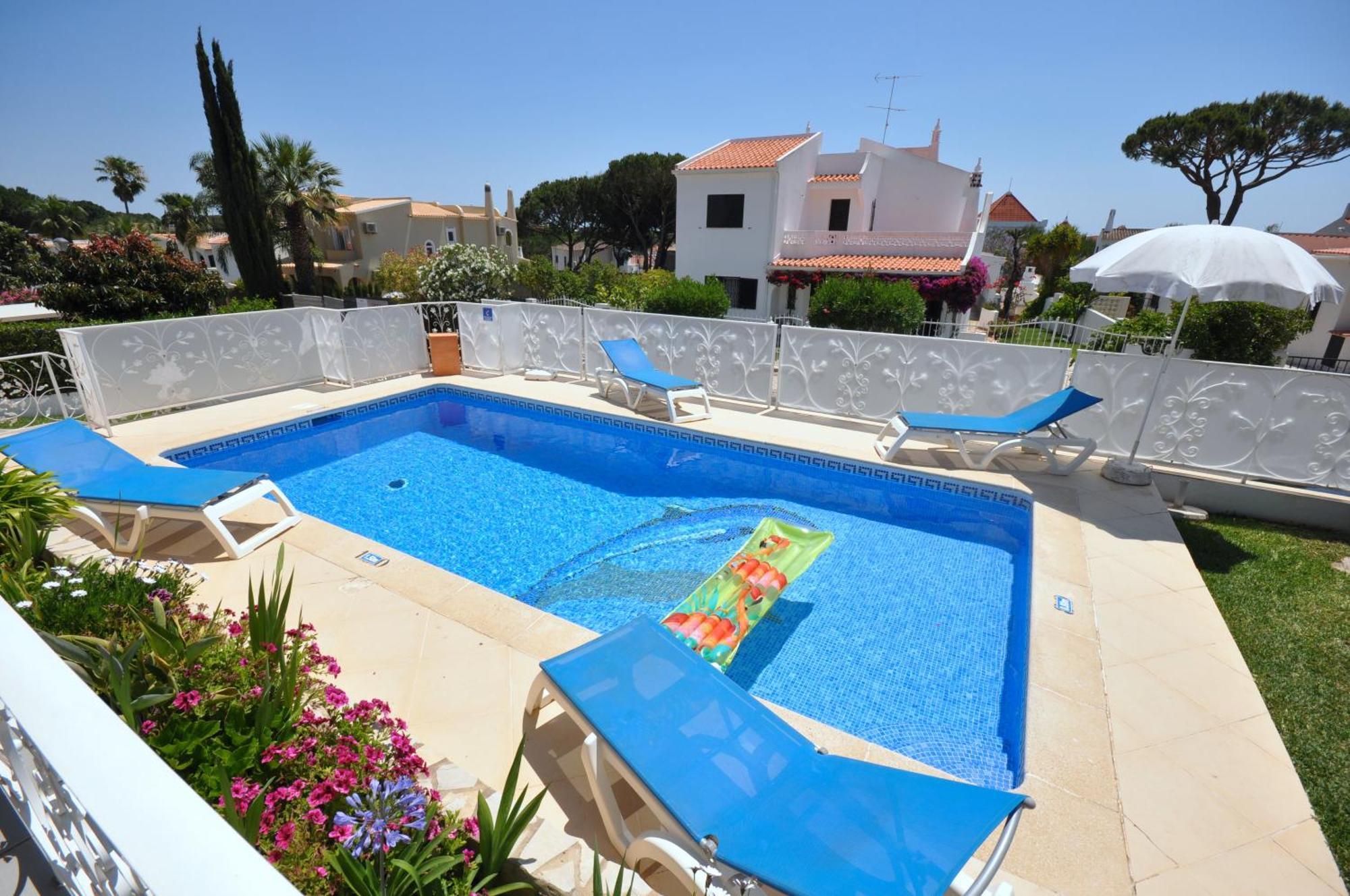 Well-Appointed Villa Is Situated In The Popular Resort Of Vilamoura Quarteira Exteriör bild